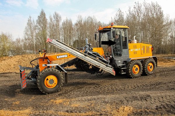 Стекло двери левое автогрейдер АГ-140, АГ-180 (1751х709)